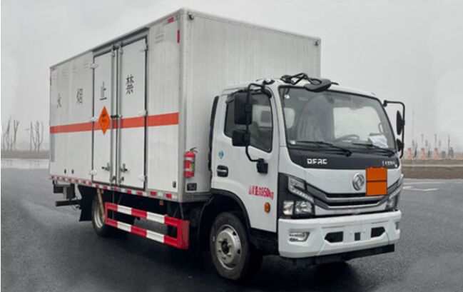 東風多利卡爆破器材運輸車